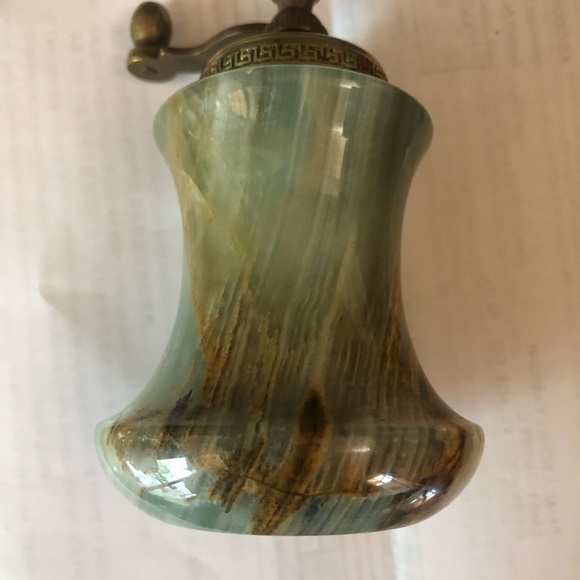 Italian onyx blue green vintage collectible with brass tops salt and pepper set - Picture 11 of 11